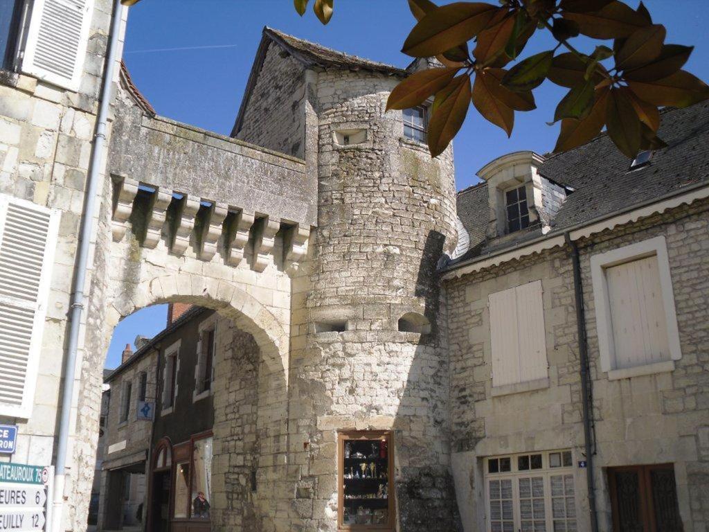 Hotel Logis Les Loges Du Parc La Roche-Posay Exterior foto