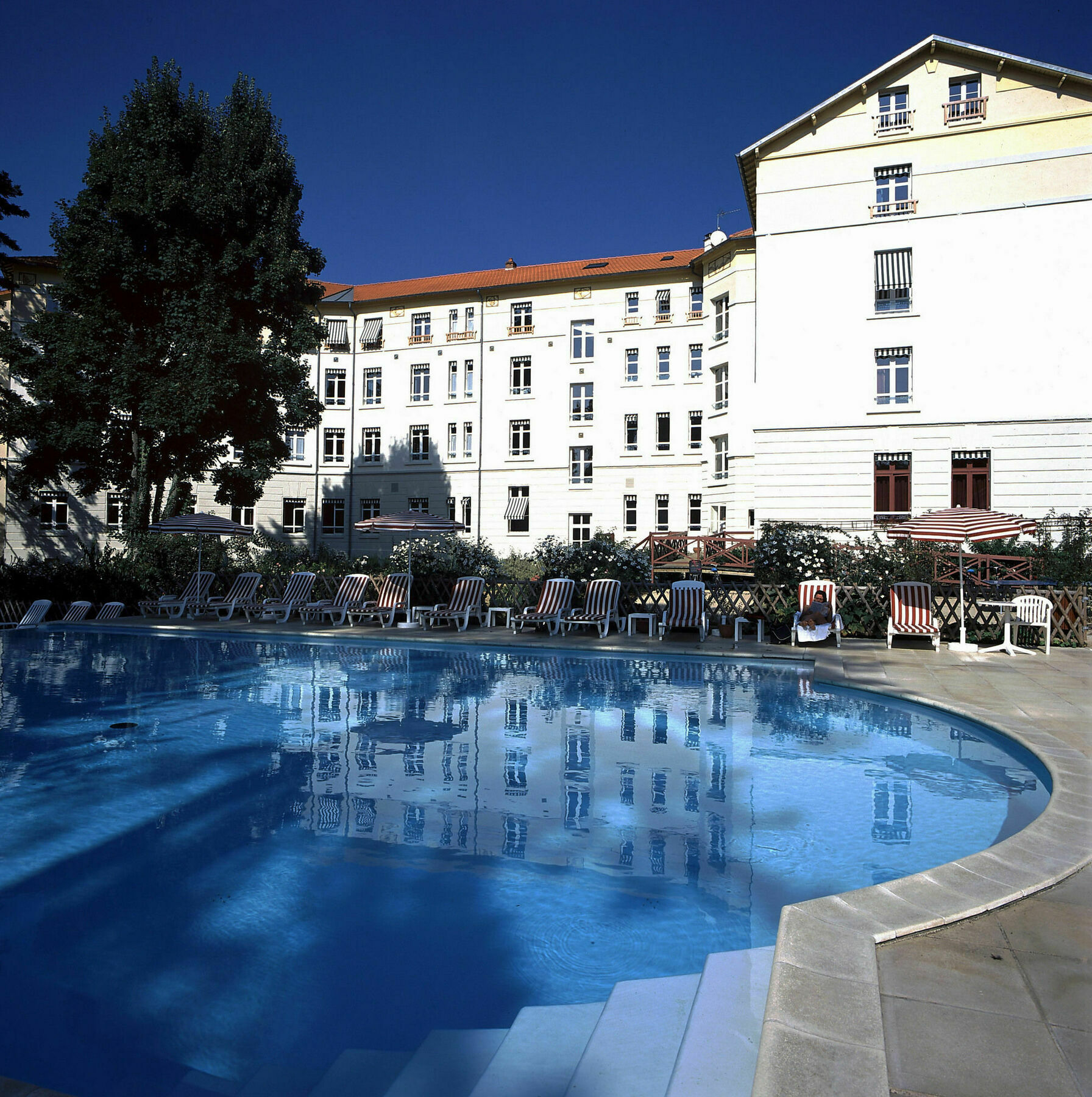 Hotel Logis Les Loges Du Parc La Roche-Posay Exterior foto